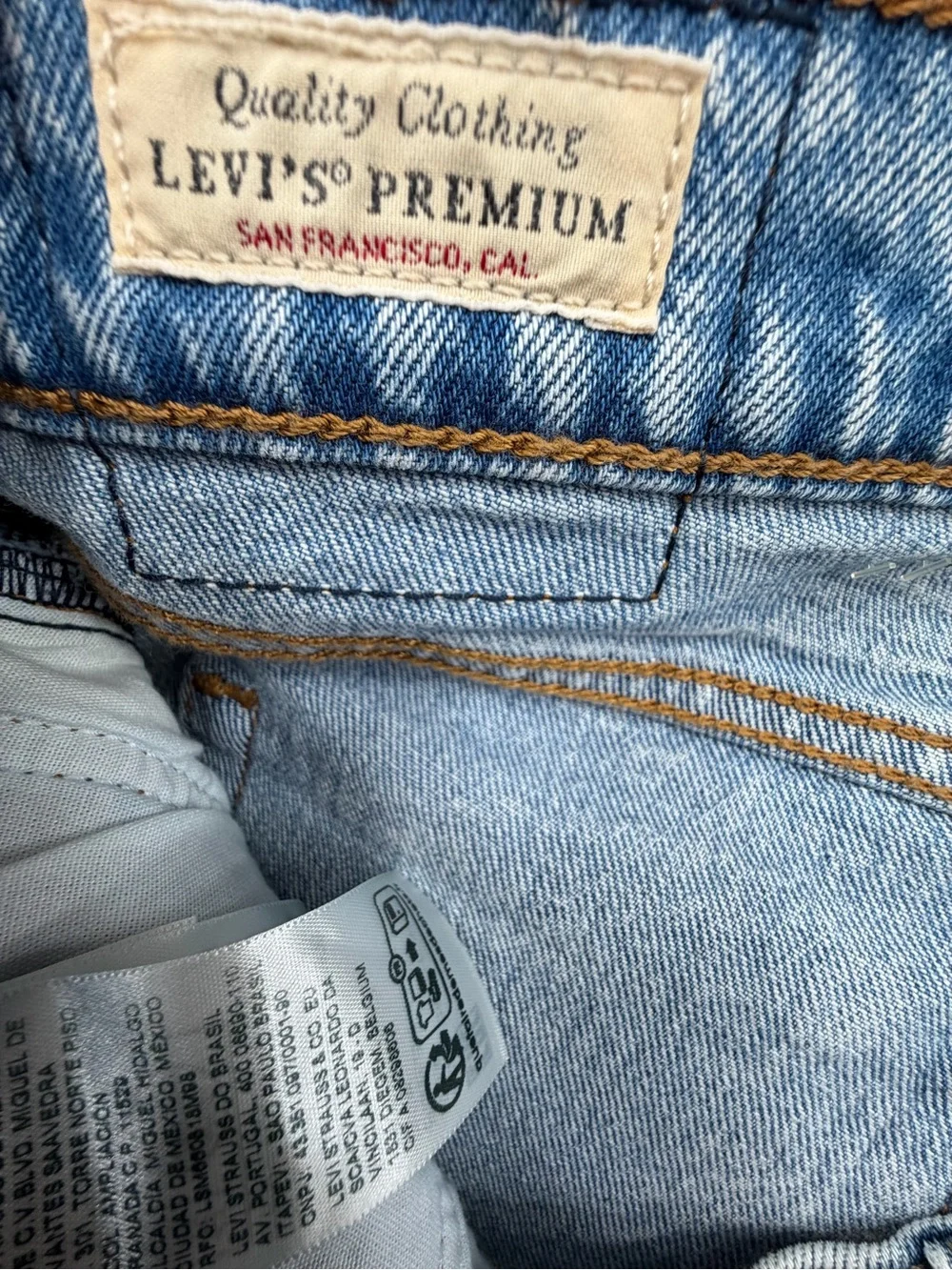 Levi's Premium Wedgie Straight Jeans Size 31 Light Wash High Rise Button Fly